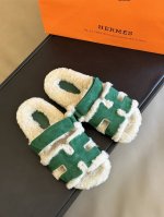 顶级版本 Herme S #皮毛一体卷糕毛二舅拖 多巴胺 麂皮系列 今年面料均选用a+皮毛一体卷糕毛 毛茸茸的 敲可爱的，踩云脚感，光脚或者搭配个袜子穿，都时髦