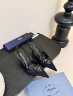 340 prada 25Ss 早春新款绝美尖头跟鞋 时尚界久违的极简之美 经典时尚配色 毫不费力的优雅风来袭 时髦 精致 绝美 包头尖头 开边珠外穿时尚气质简约