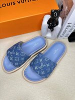 L家 元货源稳定四季有货: 情侣款size：码数：女35-41 男38-45Lv 情侣款专柜主打最新款压花拖鞋硬货上新代购级别！高级感十足！国内外博主刷爆的一款