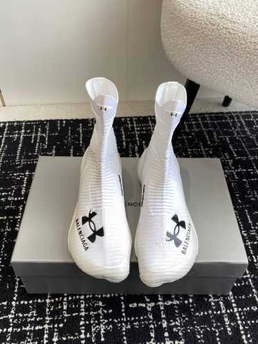 代购级女 男 Balenciaga X Under Armour 安德玛联名 情侣款 飞驶运动鞋休闲鞋这款飞织运动鞋是巴黎世家和安德玛强强联合，运动品牌和时尚产