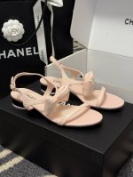 顶级品质P420 chanel 25P 凉鞋新品 小香25春夏 蝴蝶结凉鞋新品，手工包扎的羊皮立体的蝴蝶结，鼓鼓囊囊的，甚是可爱没有女生会拒绝吧！ 羊皮鞋面；小