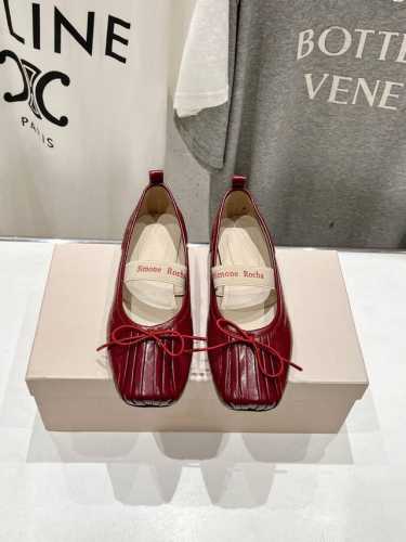 高版本出厂 Simone Rocha 24Ss新款sr平底玛丽珍单鞋芭蕾舞鞋 超级仙女范的玛丽珍芭蕾舞鞋，鞋子蛮有看点，手工折扇鞋面 搭配蝴蝶结丝带，设计一双让