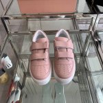 Acne Studios 24Ss 最新厚底休闲魔术贴笑脸小白鞋 最受欢迎的单品当属小白鞋，可以搭配出n种风格，无论你想扮成帅气的牛仔还是优雅的ol，它都能满足