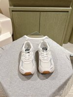 430 小众品牌| 225 article **复古慢跑鞋，超多明星都在穿.....上脚舒适脚感更轻盈， 内置软弹鞋垫轻松**3.5厘米， 云朵般舒适感前所未有