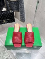 代购级 Bottega Veneta 2025春夏新款手工编织 Bv Knot系列金属跟拖鞋高跟单品~这款方头拖鞋简直Bv最新天花板啦 金属麻花跟 为了稳固耐穿