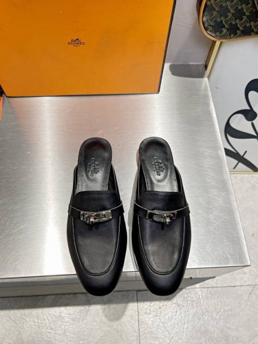顶级版本 Hermes 爱马仕经典女士半拖 今年h最新限量色 凯莉mini Kelly扣 半拖 、纯进口特定小牛皮，手工制作. 高端订制 正品开模定制 手工缝制