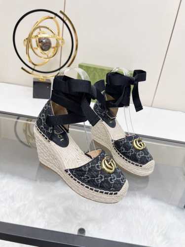 冲量价: Gucci 古奇坡跟渔夫凉鞋 厚底草编 高端品质 面料：双g面料电绣 内里：混种羊皮里 码数：35～42 颜色：黑灰色 各位新老客户图片已经更新请转图