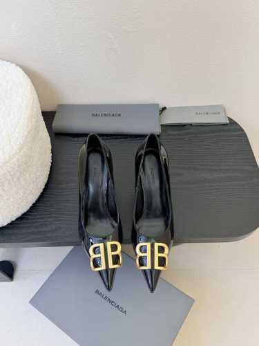 BALENCIA新款高跟鞋超有气质妥妥的自留款 上脚尤为惊艳，闭眼入都是不会后悔 进口牛漆皮鞋面 羊皮内里 真皮大底 尺码:35–39 40定制