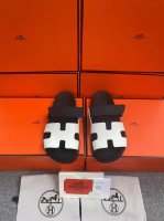 H家 Hermes 男女同款，最近火到不行的情侣款二舅鞋- 凉鞋,搭配各种彩色袜子，潮爆了 鞋面：进口混种羊皮.鹿皮 内里：进口混种羊皮 大底：Tpu防滑耐磨大