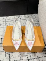 顶级版本 村上隆 Takashi Murakami X Louis Vuitton 25 6Am 樱花系列 尖头搭扣 细跟 高跟鞋 鹰嘴小尖头搭配镂空皮条小方扣