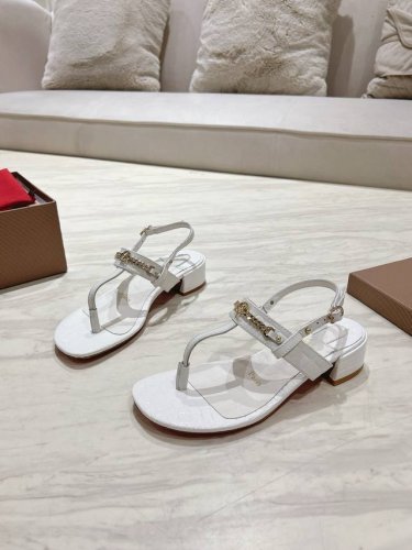 顶级版原版盒 Christian Louboutin 2025s原版做货CL红底女士夹趾高跟凉鞋～ 材质：进口小牛皮 内里：羊皮里 大底：原版进口AR1顶级真皮