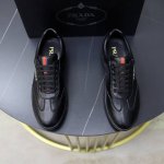 品牌：普拉达等级：官网1:1原单尺码：38-44 45定制材料： 原版牛皮面 舒适羊皮内里+原版耐磨轻便大底款式类别：休闲板鞋 运动鞋颜色：实物图片色