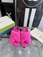 代购级 Marni 玛尼新款毛毛凉鞋 是来自意大利的独立设计师品牌，迅速走红国际时装界的一个著名品牌。 纯粹的奢华感是marni所致力打造的风格。凉鞋的透气结构