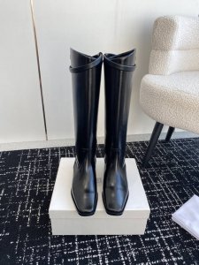 代购级 Toteme 新款 秋冬百搭方头 骑士靴 太完美了，网红潮品，阿水上脚。正品购入打版开发,版型绝美，不挑任何腿型。 绝对是今年最最最佳之作 一定要get
