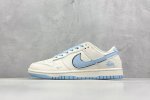 現貨 终端放店XC版 Stussy x Nk Dunk Low 斯图西-米白天蓝勾 SB低帮休闲板鞋#Stussy是源于美国的潮流品牌，音译为斯图西，融入当季流
