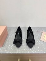 Miu Miu 缪缪 25ss春夏 粗跟 玛丽珍 单鞋上脚果然更惊艳~个性设计非常百搭，而且高度也太适合我了，穿着不累脚 绝对入手不亏的一双！面料：原版进口牛皮