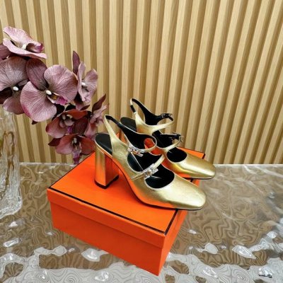 高版本爱马仕 Hermes... A Eclair 新款kelly+爆款系列后带凉鞋 版型超正，有一定厚度增高显腿长！透体透气 舒适的进口牛皮 春夏拼色兼具颜值