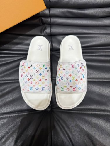38-45 45定做 Louis V*高端精品 奢品拖鞋，1:1高端品质，休闲阳光宽松舒适型，最高版本高品质精品，经夏季必入哦！