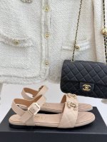 厂价 CHANE*｜小香25C新品菱格双C链条扣凉鞋拖鞋的狂热爱好者又来了 可以承包你一整个夏天的时髦经典菱格链条元素设计浓浓的中古典雅气息搭配任何风格都很赞增