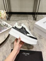 Celine 思琳 25春夏新品走秀款面包鞋 Cny Block厚底系列运动鞋、这一季运动休闲鞋无论从楦型的轮廓隔板的拼接都让人耳目一新、前后品牌Logo相呼应