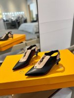 2025 最新 L 家早春款专柜最新走秀官网系列、同步更新、完美楦型+设计、再现经典、工艺及其复杂、走路不累脚、不挑人、上脚大气好看、原版倒模楦型，极致1:1形
