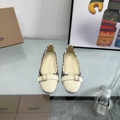 冲量价: 巴宝利burberry 经典格纹平底鞋 迄今为止最不挑人最不限年龄的一款鞋子 谁穿都好看别小瞧布面的成本 我们的鞋面采用三层贴布工艺 单外层格纹进口纤