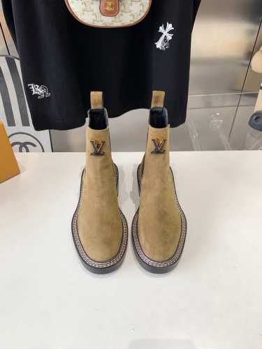 出厂价 Lv新款切尔西女士靴子～Shopping讲究一个缘分相信你的第一感！巨显瘦上脚显脚小腿细，面料：进口小牛皮 ，内里：水染羊皮，码数35-41，