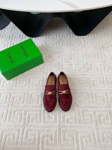 出厂 Bottega Venet*女士astaire乐福鞋 原版一比一做法 一致五金 当今流行的又一趋势 天花板啦3色百搭 精致平底 包裹面料 同色跟皮 用心设