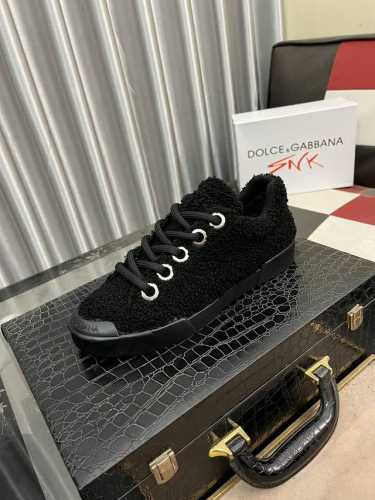 DG最新运动休闲鞋，时尚百搭，可为各式造型增光添彩。塑造独具动感活力与摩登气息的精致设计，尽显现代优雅格调。 Size：35-46