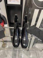 Alexander Wang 亚历山大王 24Ss秋冬新款 纽约时装周大王字母短靴上新 Ins风格新款推出 使用了大王经典方跟简洁风，讲究线条的设计理念，女王风