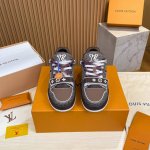 2024走秀新款顶级版本 Lv-路易-威登trainer原版1：1开发复刻！上脚非常舒适 做工精细鞋面由意大利进口小牛皮拼接，侧边饰有品牌logo标志及签名，牛