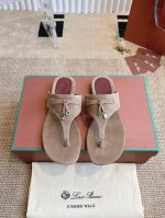 Loro Piana 拖鞋 2025官网 LP新品发售Loro Piana 官网同款同款拖鞋｜采用 Wish 羊京面料制作｜鞋面采用优质特级羊绒｜垫脚羊绒，垫脚