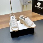顶级版本 Chanel 24C早秋新麻绳编织爱心高跟厚底凉鞋 香奶奶家一贯的优雅名媛气质 高级感十足 上脚非常nice～ 不管光脚穿或搭配裙装、裤装、 都非常百