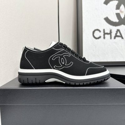 Chanel香奈儿联名迪奥老爹鞋， 2025专柜顶级休闲款运动鞋这款经典设计；鞋面多种工艺电绣的风格；大底却时尚运动；不平凡的拥入了多种配色元素 多元化混搭非常