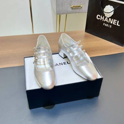 顶级版本 官网同步chanel 24早秋新款 高跟玛丽珍鞋、三横带单鞋 香奶奶家一贯的优雅名媛气质 高级感十足 上脚非常nice～ 不管光脚穿或搭配裙装、裤装、