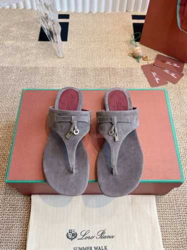 Loro Piana 拖鞋 2025官网 LP新品发售Loro Piana 官网同款同款拖鞋｜采用 Wish 羊京面料制作｜鞋面采用优质特级羊绒｜垫脚羊绒，垫脚