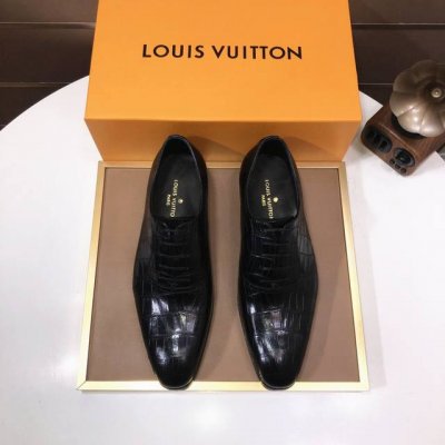 工厂 Lv 原单牛皮内里 Lv最新真皮商务西装鞋官网同步上市，意大利进口 头层牛皮一比一重金打造，官网1:1橡胶大底。穿着百搭，高档不失档次，彩色搭配气度不凡。