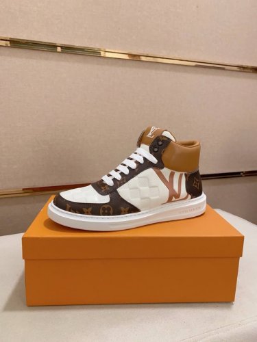 工厂价: Lv 路易威登 最新潮鞋休闲鞋实体店爆款 新品春夏季舒适进口定制原版牛皮，独特提花面料元素设计 搭配羊皮内里，Lv原版底，高端包装高品质细节决定品质、