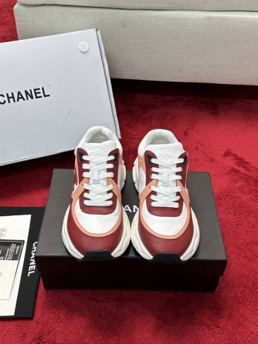 Chanel香奈儿老爹鞋，男女情侣款 2025专柜顶级休闲款运动鞋这款经典设计；鞋面多种工艺电绣的风格；大底却时尚运动；不平凡的拥入了多种配色元素 多元化混搭非