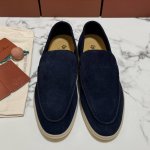 高版本 经典款式、 低调奢华、纯手工制作、LPSummer Walk 男士白底乐福鞋、男士的鞋柜，必不可少！这款莫卡辛鞋采用防泼水处理绒面革鞋面，搭配橡胶鞋底，