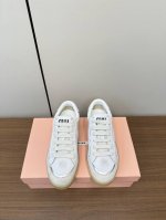 冲量价 Miumiu 24新款复古做旧休闲鞋 Miu Miu 缪缪24新款做旧复古休闲鞋 走秀后全球各大代购官网火爆上市. 仿旧复古擦色效果很随意不羁又能体现单
