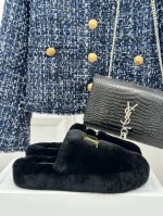 厂价 Celine 赛琳24Ss新款毛毛拖鞋！ 这款毛拖真的是真太可爱了～ 柔软蓬松的毛毛，舒服暖脚 增高显腿长 秋冬搭配袜子休闲又慵懒 上脚真的好看又时髦 进