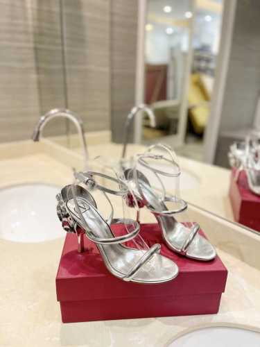 Valentino 2024新款 最新玫瑰花跟 突破设计风格 无法描述的美丽 材质面料内外采用高级柔软羊皮舒适驾驭。鞋底意大利真皮鞋底 鞋跟10Cm 码数35-