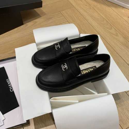 小香爆品乐福鞋新品，小香2025早秋新款乐福鞋，蜡牛皮带来无与伦比的质感，经典版型搭配精致饰扣，25秋冬绝美乐福！欢迎随意对比！带给您正品级脚感 材质 鞋面：原