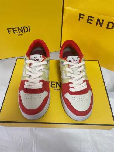市场顶级版本FEND* 芬迪match最新爆款情侣款运动鞋板鞋超多明星博主上脚 原版购入 一比一开发 做货 设计师Kim Jones打造的首款运动鞋fendi