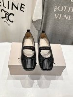 高版本出厂 Simone Rocha 24Ss新款sr平底玛丽珍单鞋芭蕾舞鞋 超级仙女范的玛丽珍芭蕾舞鞋，鞋子蛮有看点，手工折扇鞋面 搭配蝴蝶结丝带，设计一双让
