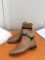 出厂价 Her Mes Fw21 New Arrival～ H家 秋冬新款经典kelly扣短靴，历经两个多月原版1:1套楦 鞋面是小牛皮 质感温和柔顺，一看就很