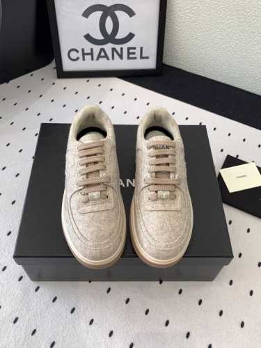 Chanel 新款休闲运动鞋 顶级版本 无敌漂亮又好穿 绝对仙女款非常轻便 配色高级耐看百搭必备款 鞋面：特殊材料加泥子布 羊皮垫脚 原版tpu大底 Size：