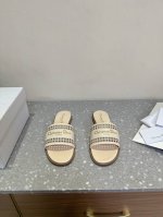 Dior 迪奥 25ss春夏新款 D-Lane 镂空平底圆头 露趾拖鞋Sun 凉鞋春季季成衣系列的新款单品，来自 iviera 限定系列，兼具高订风格和休闲气质