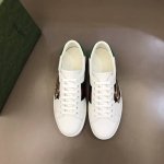 实价 Gucc* 经典小白鞋！代购级别，媲美正品无压力，意大利进口原版皮料，质感好到爆！套楦工艺，意大利进口头层羊皮内里，强烈推荐的好货，看对眼必须入，高品质绝